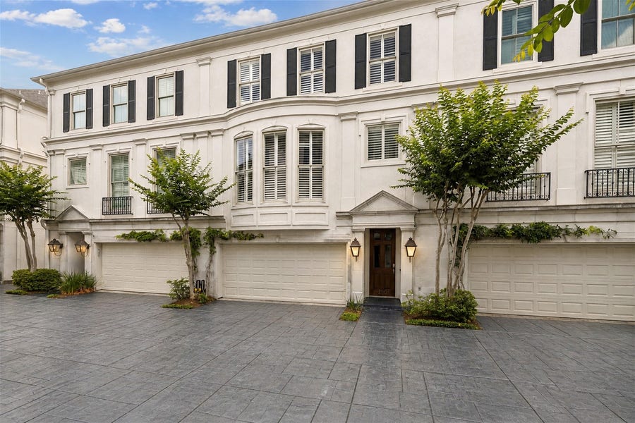Property photo for 130 Oak Place Drive, Houston, TX