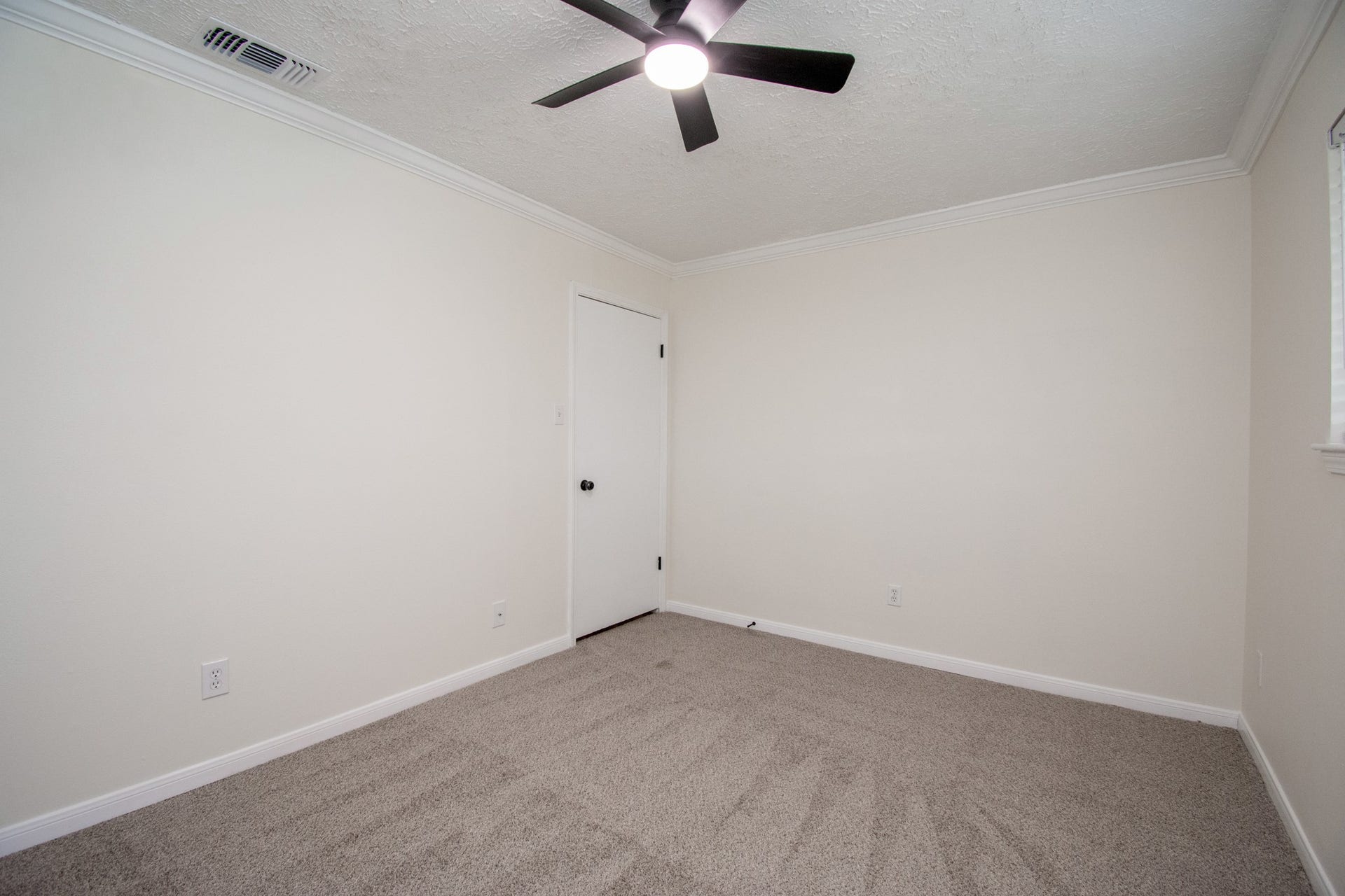 2507 Sage Brush Lane, Sugar Land, TX 77479 Bedroom 3 with ceiling fan