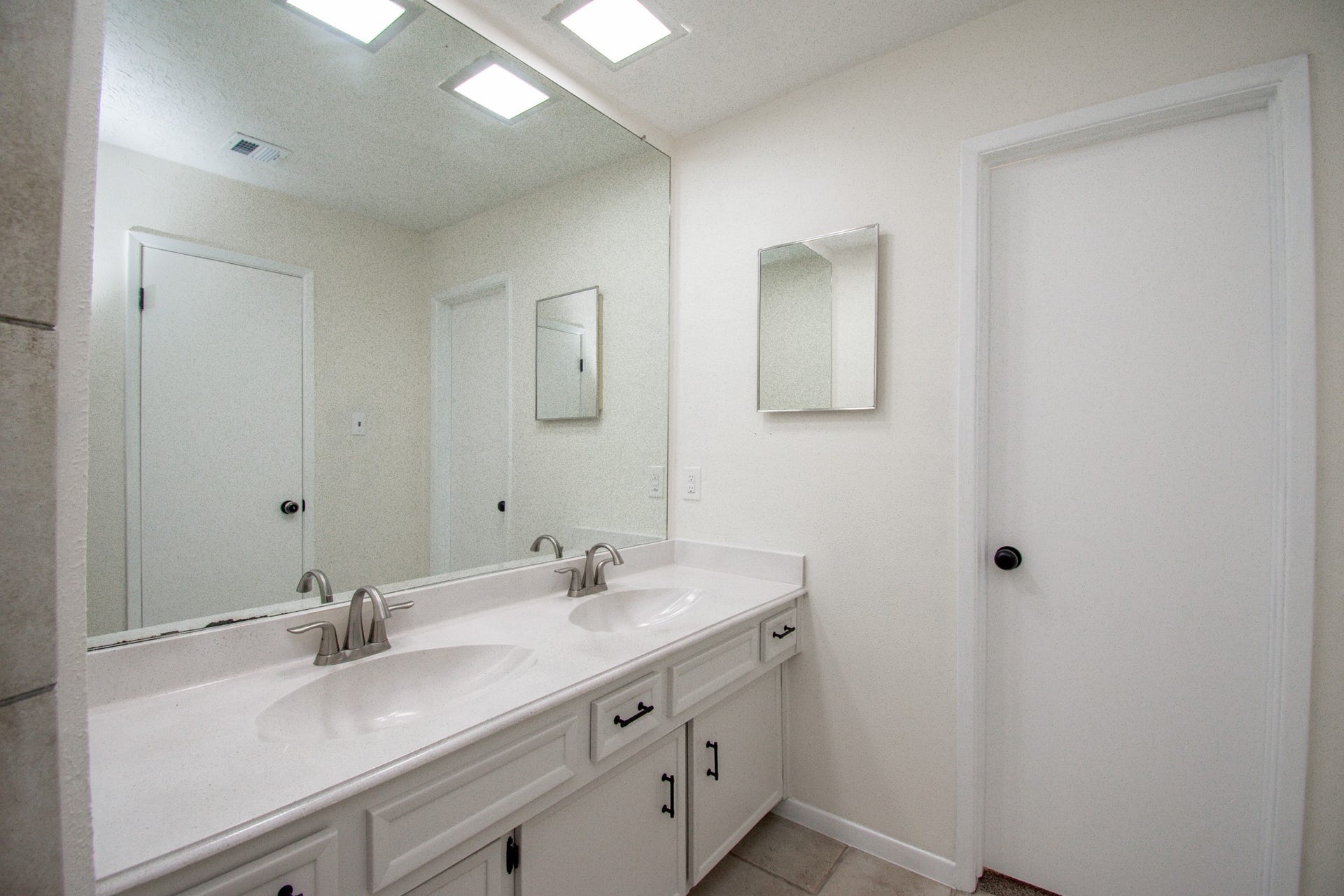 2507 Sage Brush Lane, Sugar Land, TX 77479 Primary Bath with a 2nd walk-in closet
