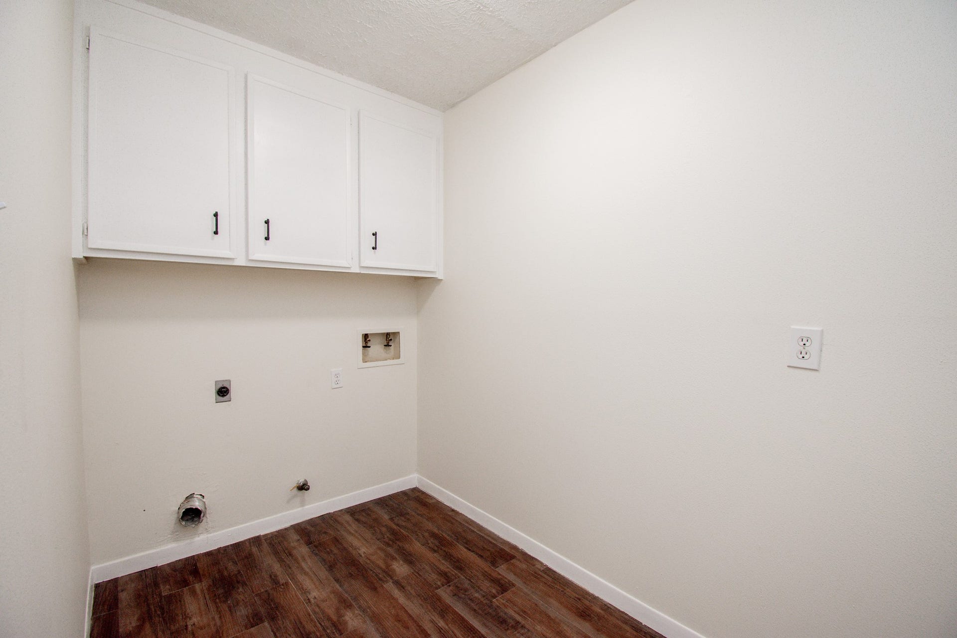 2507 Sage Brush Lane, Sugar Land, TX 77479 Laundry Room with cabinet storage