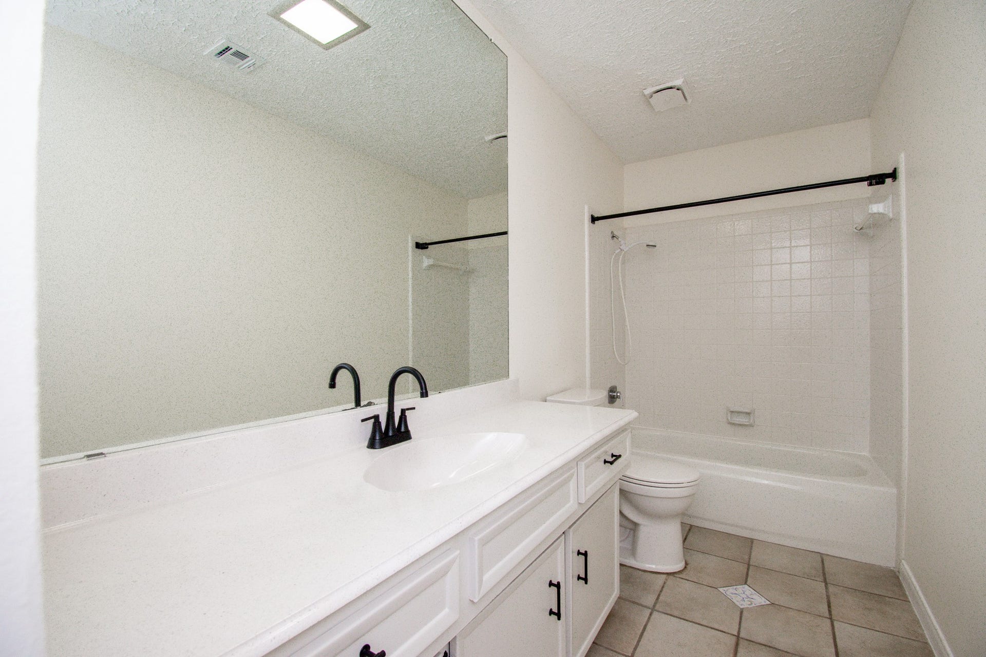 2507 Sage Brush Lane, Sugar Land, TX 77479 Secondary Full Bath