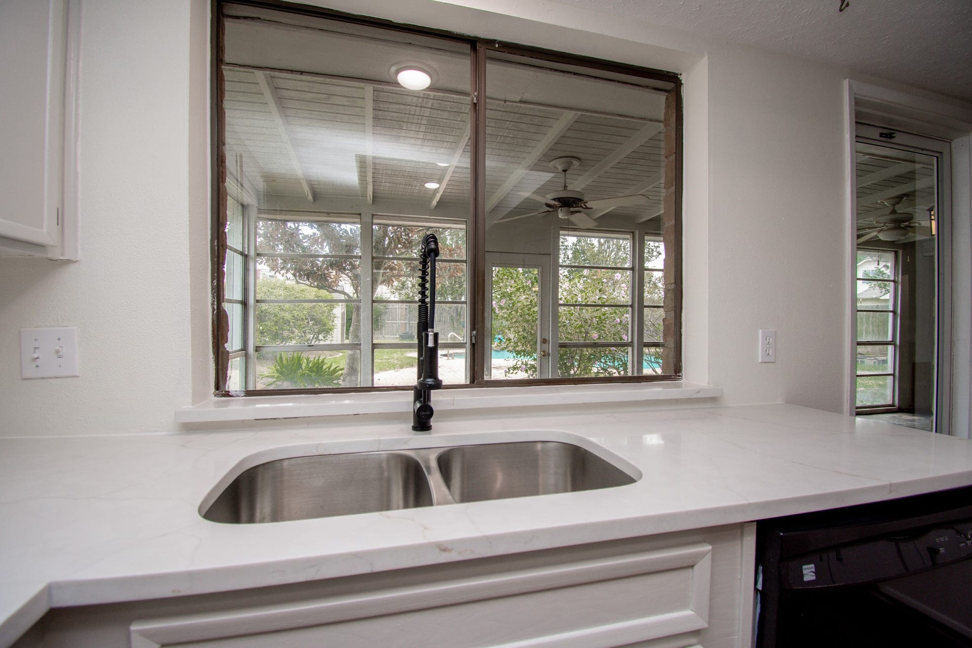 2507 Sage Brush Lane, Sugar Land, TX 77479 New Quartz counters, double sided stainless undermount sink, new hardware and faucet.
