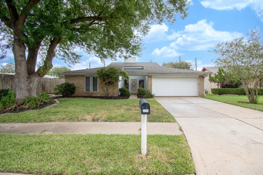 Property photo for 2507 Sage Brush Lane, Sugar Land, TX