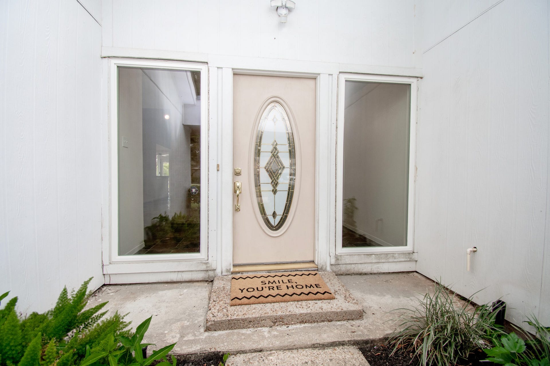 2507 Sage Brush Lane, Sugar Land, TX 77479 Lush landscape beds and plenty of natural light welcome guests!