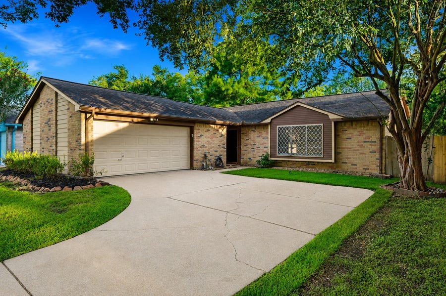 Property photo for 6910 Harpers Drive, Richmond, TX