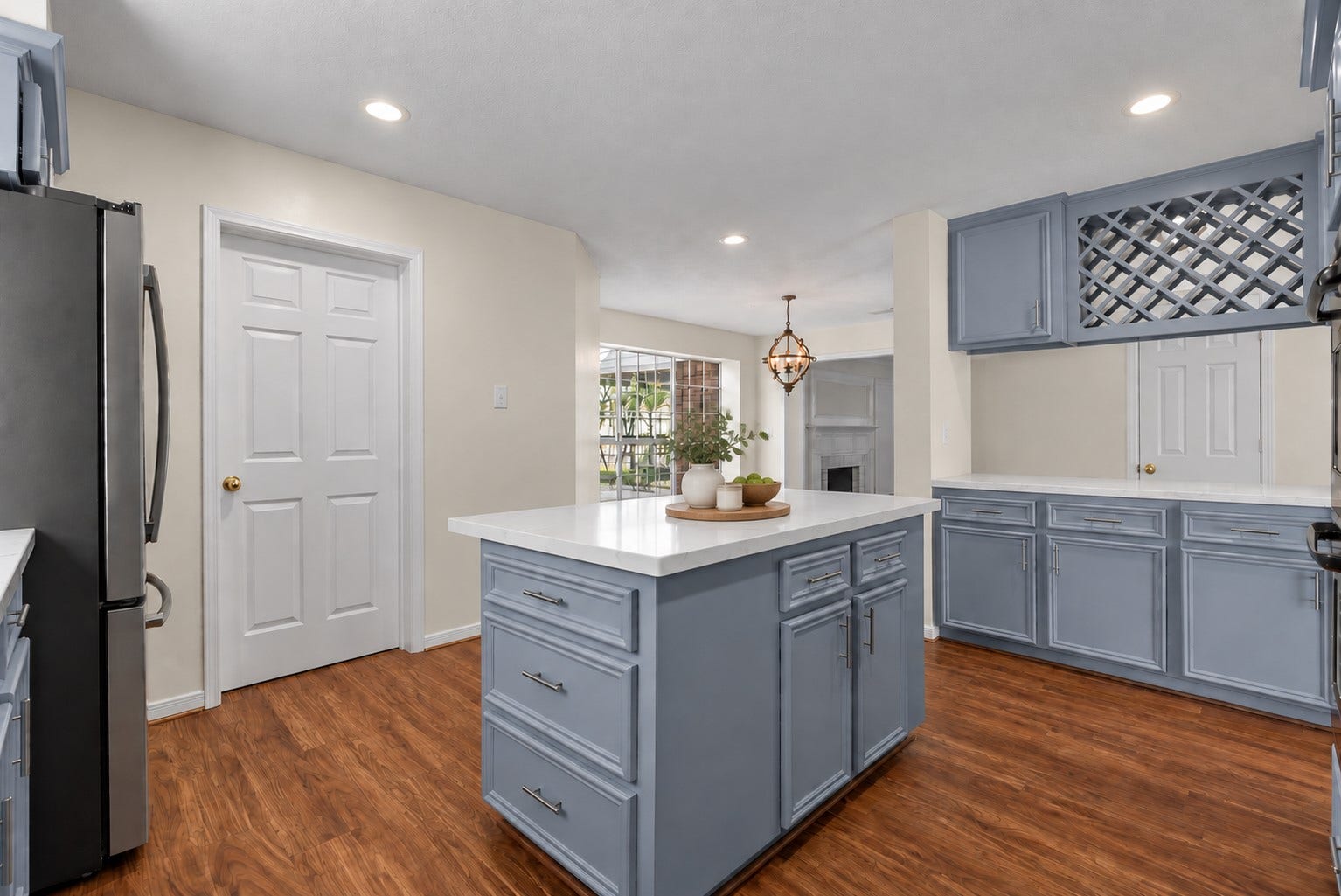 2108 Cherry Hills Drive, League City, TX 77573 The updated chef-inspired island kitchen showcases extensive countertops, rich solid wood cabinetry, stainless steel appliances and double ovens.