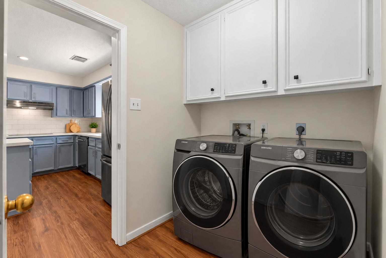 2108 Cherry Hills Drive, League City, TX 77573 Laundry room