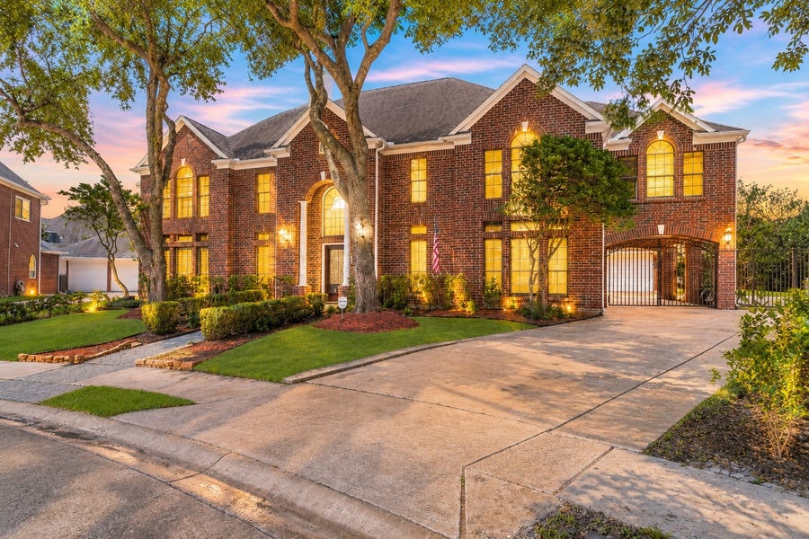 Property photo for 16 Fosters Court, Sugar Land, TX
