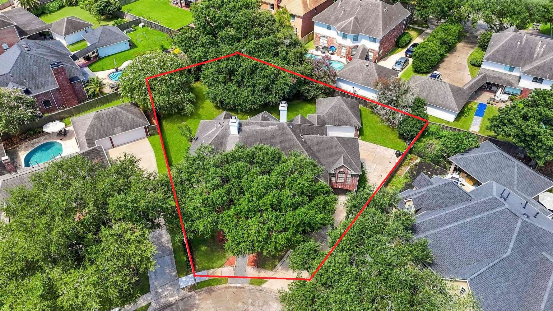 16 Fosters Court, Sugar Land, TX 77479 This impressive 14,979 sq. ft. cul-de-sac lot offers exceptional space, privacy, and flexibility. Surrounded by mature trees, the expansive property provides a generous backyard with plenty of room to create a pool, outdoor kitchen, gazebo, garden, or custom outdoor retreat.