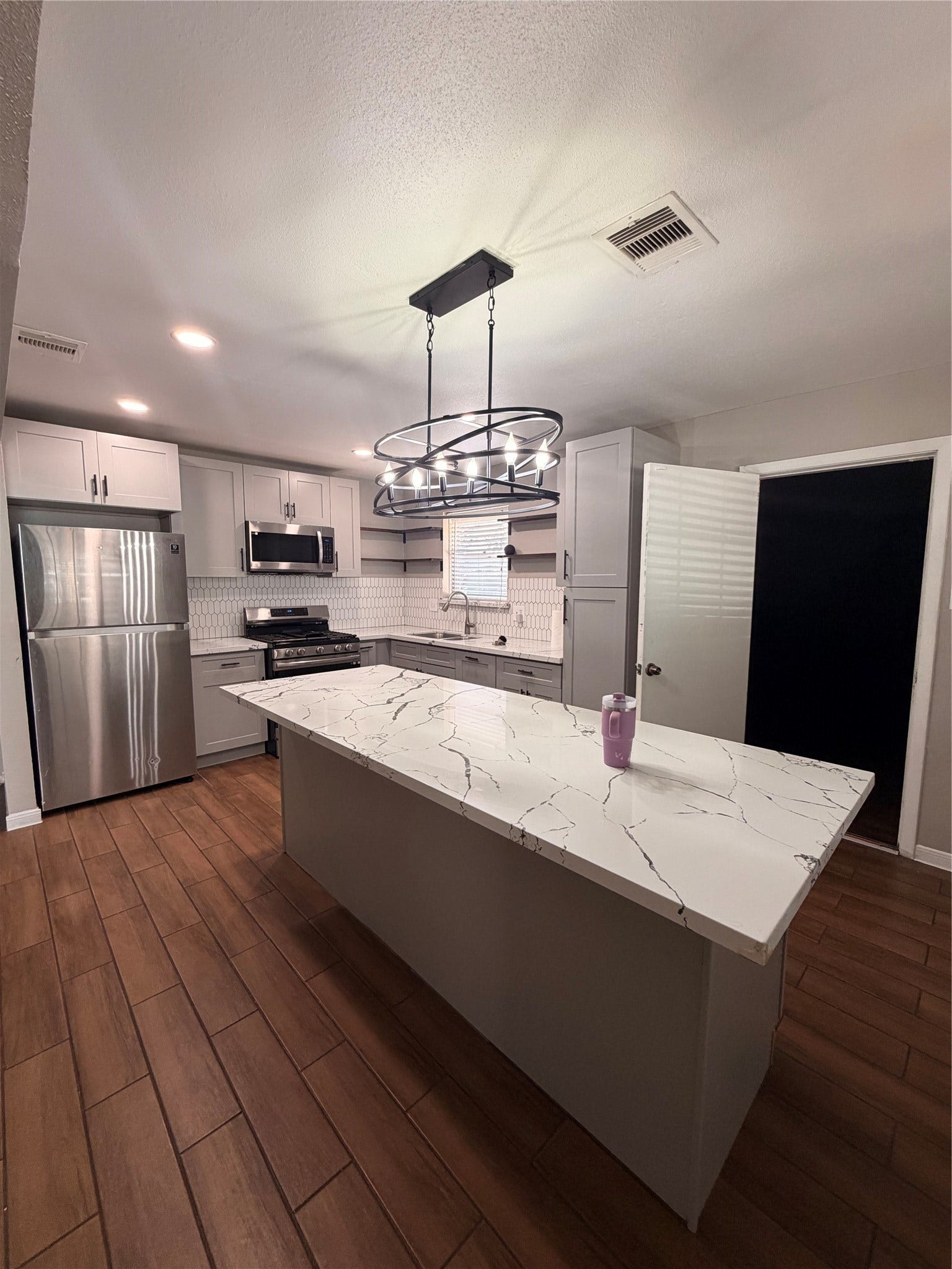 1307 Castolan Drive, Houston, TX 77038 kitchen