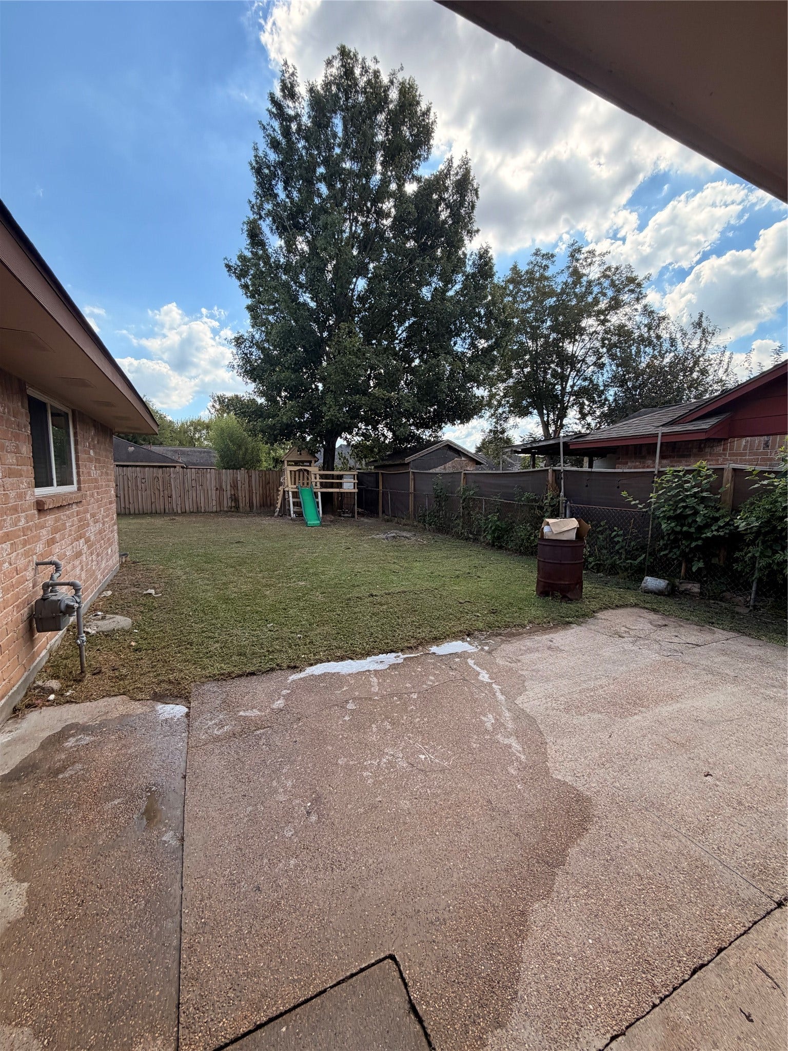 1307 Castolan Drive, Houston, TX 77038 back patio