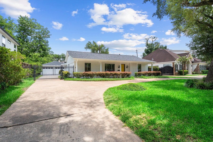 Property photo for 1328 Bingle Road, Houston, TX