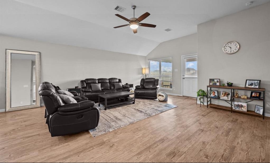 689 Forest Bend Lane, La Marque, TX 77568 LIVING AREA