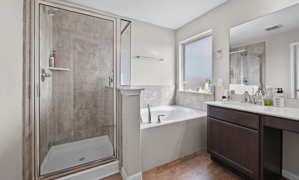 689 Forest Bend Lane, La Marque, TX 77568 PRIMARY BATHROOM