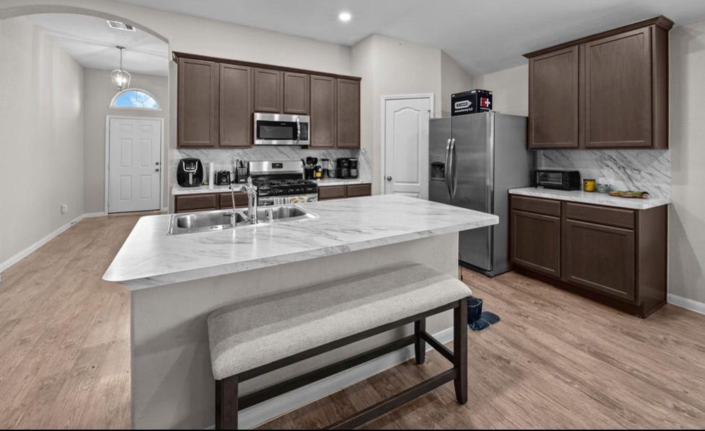 689 Forest Bend Lane, La Marque, TX 77568 KITCHEN