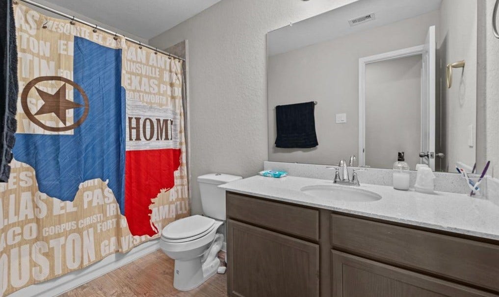 689 Forest Bend Lane, La Marque, TX 77568 2ND BATHROOM