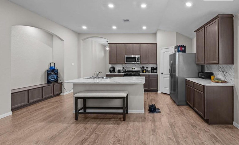 689 Forest Bend Lane, La Marque, TX 77568 KITCHEN