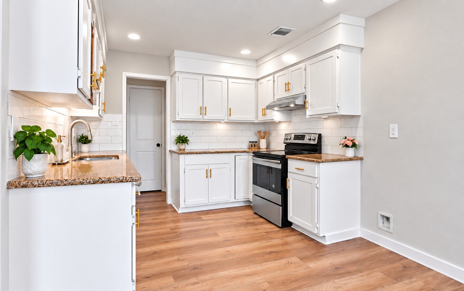718 Land Grant Drive, Richmond, TX 77406 Another angle of the kitchen!