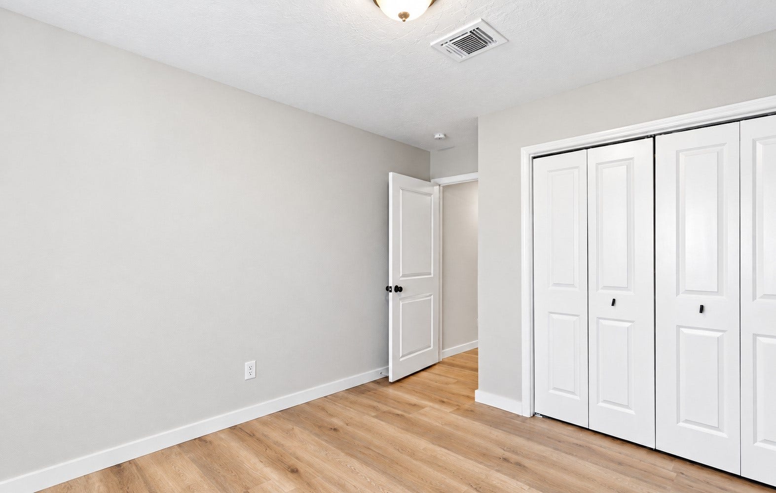 718 Land Grant Drive, Richmond, TX 77406 Another angle of the bedroom!