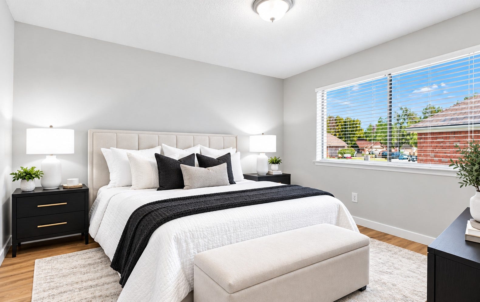 718 Land Grant Drive, Richmond, TX 77406 One of the secondary bedrooms!
*This photo has been virtually staged*
*This photo has been virtually staged*