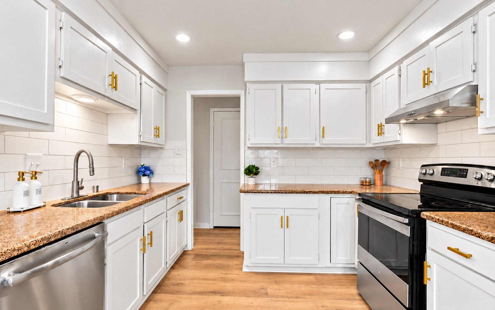 718 Land Grant Drive, Richmond, TX 77406 The home has been updated!