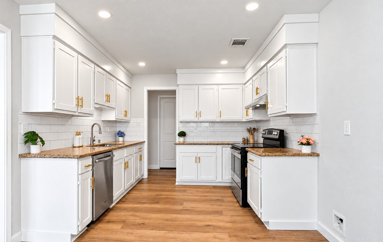 718 Land Grant Drive, Richmond, TX 77406 The updated kitchen!