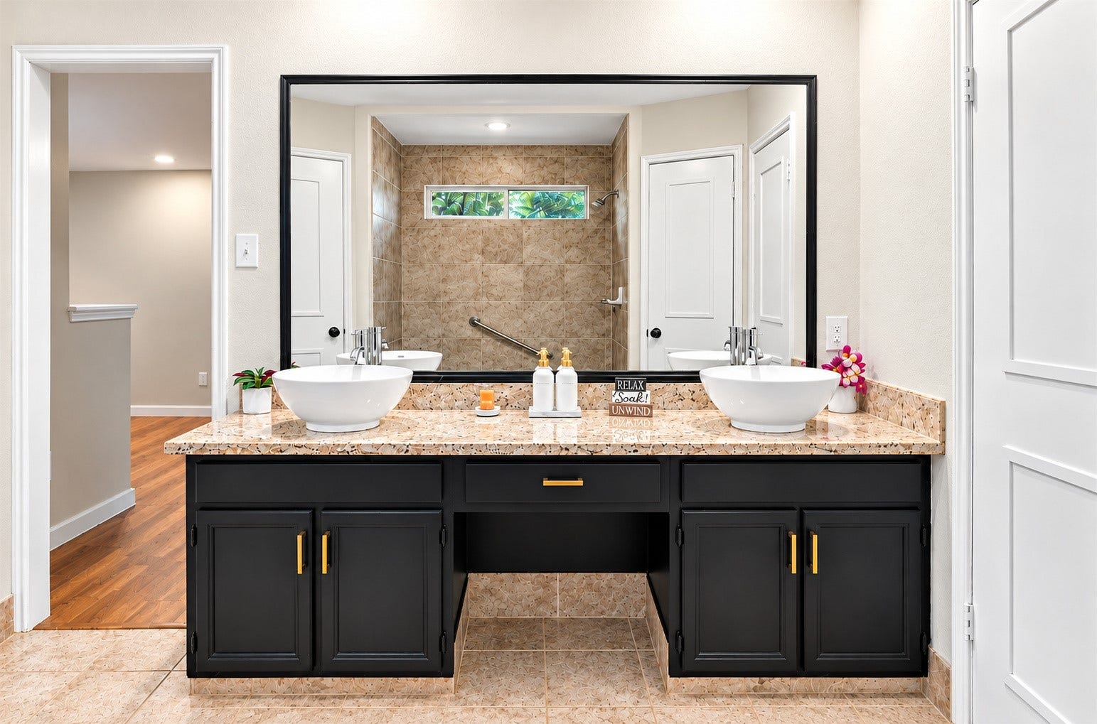 718 Land Grant Drive, Richmond, TX 77406 The primary En Suite