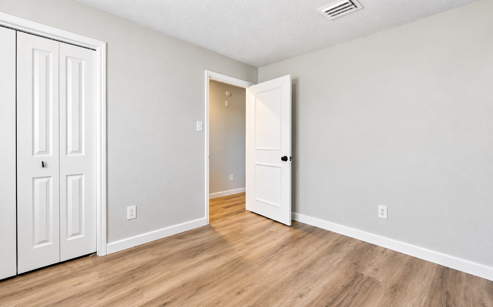 718 Land Grant Drive, Richmond, TX 77406 Another angle of the bedroom!
