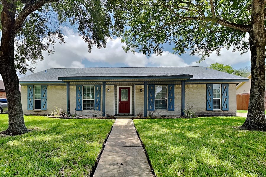 Property photo for 1920 Crooked Creek Lane, Pearland, TX