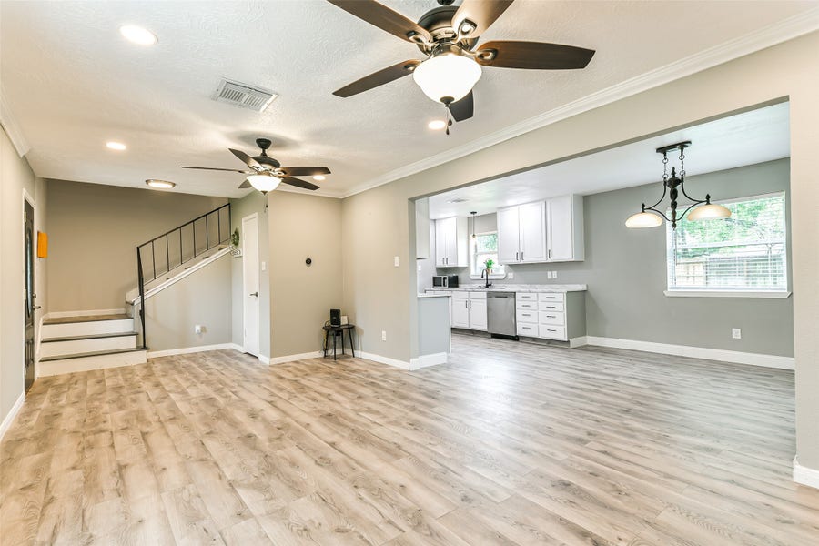 Property photo for 207 Woodvale Drive, League City, TX