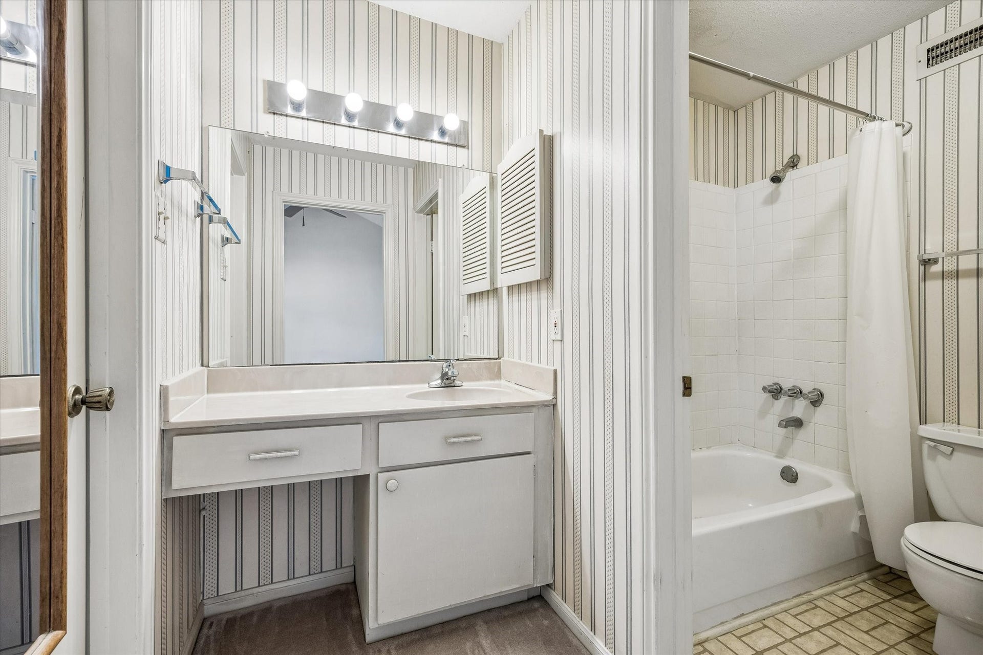 1201 Mcduffie Street, #219, Houston, TX 77019 1201 Mcduffie Street, #219, Houston, TX 77019