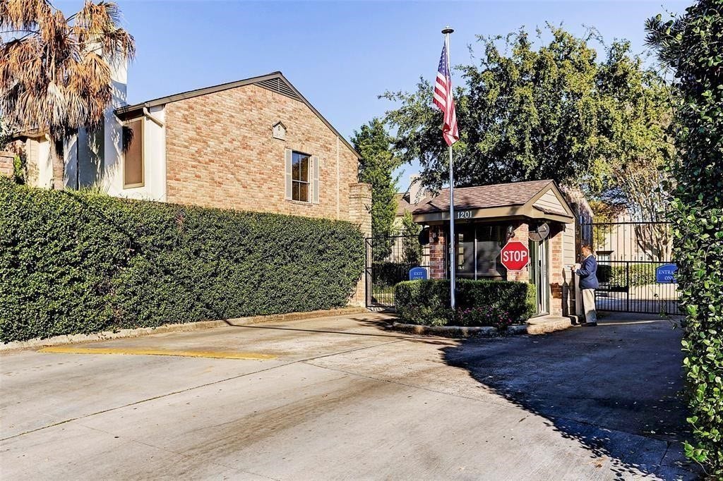 1201 Mcduffie Street, #219, Houston, TX 77019 Gated with a 24 hour guard