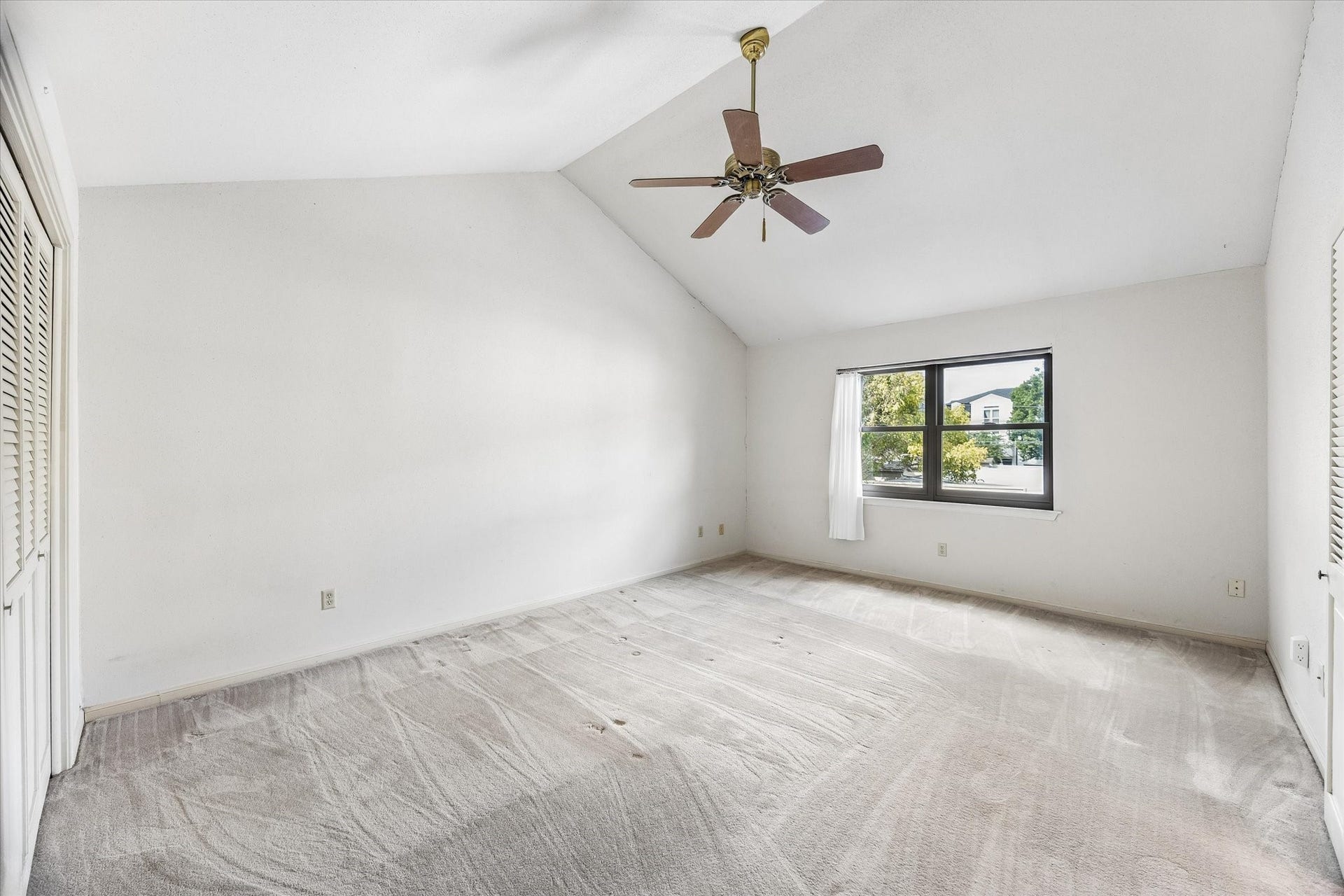 1201 Mcduffie Street, #219, Houston, TX 77019 Primary bedroom