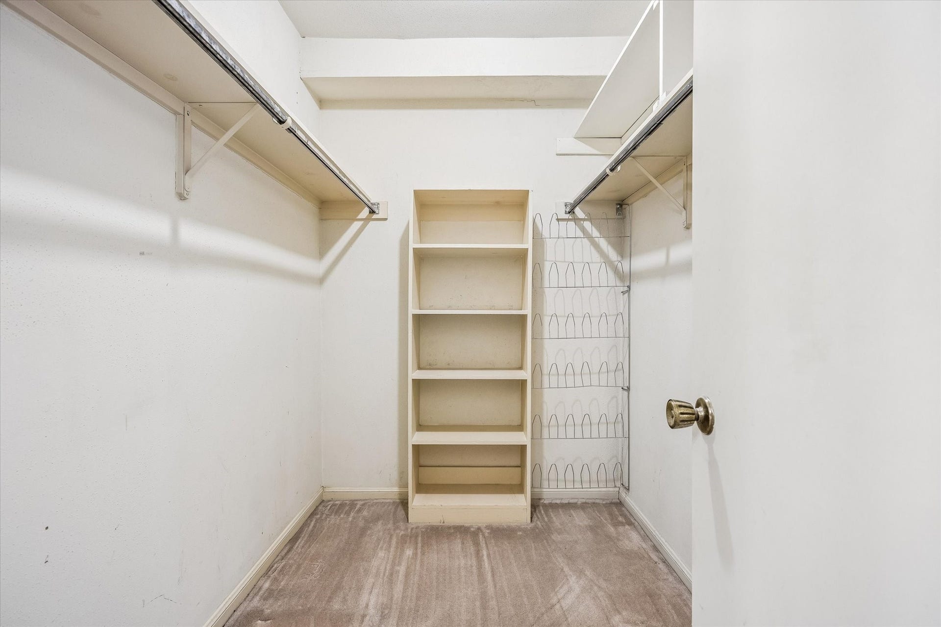 1201 Mcduffie Street, #219, Houston, TX 77019 Spacious secondary closet