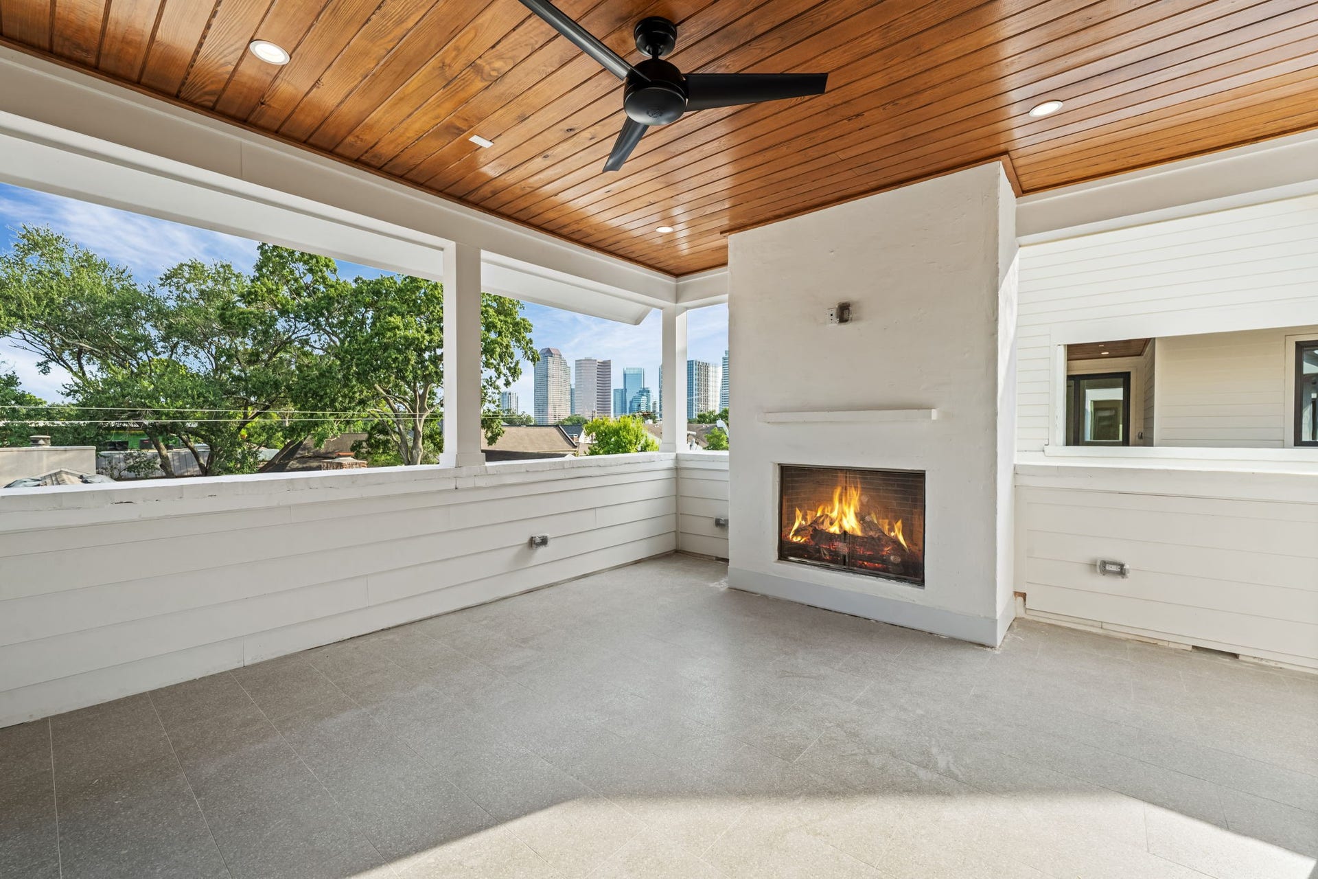 5409 Chevy Chase, #D, Houston, TX 77056 The third-floor terrace offers covered entertaining space, perfect for watching the big game or enjoying those cool fall evenings.