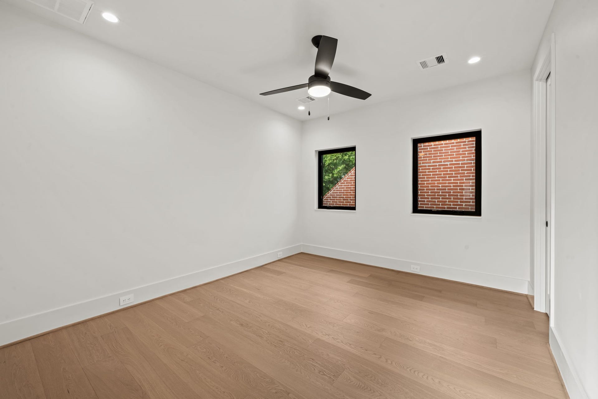 5409 Chevy Chase, #D, Houston, TX 77056 Third-floor secondary bedroom #2.