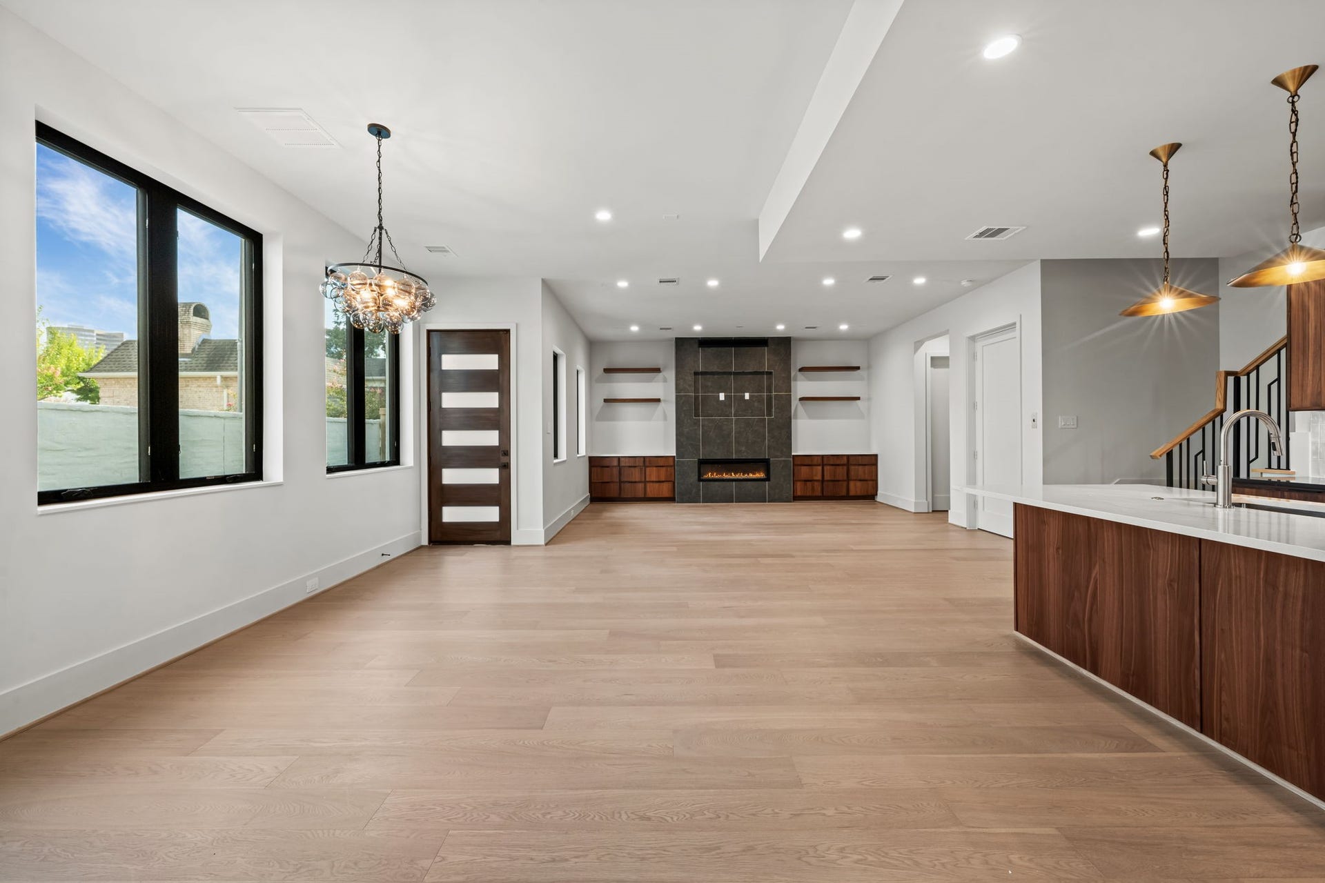 5409 Chevy Chase, #D, Houston, TX 77056 First-floor living and open floor plan.