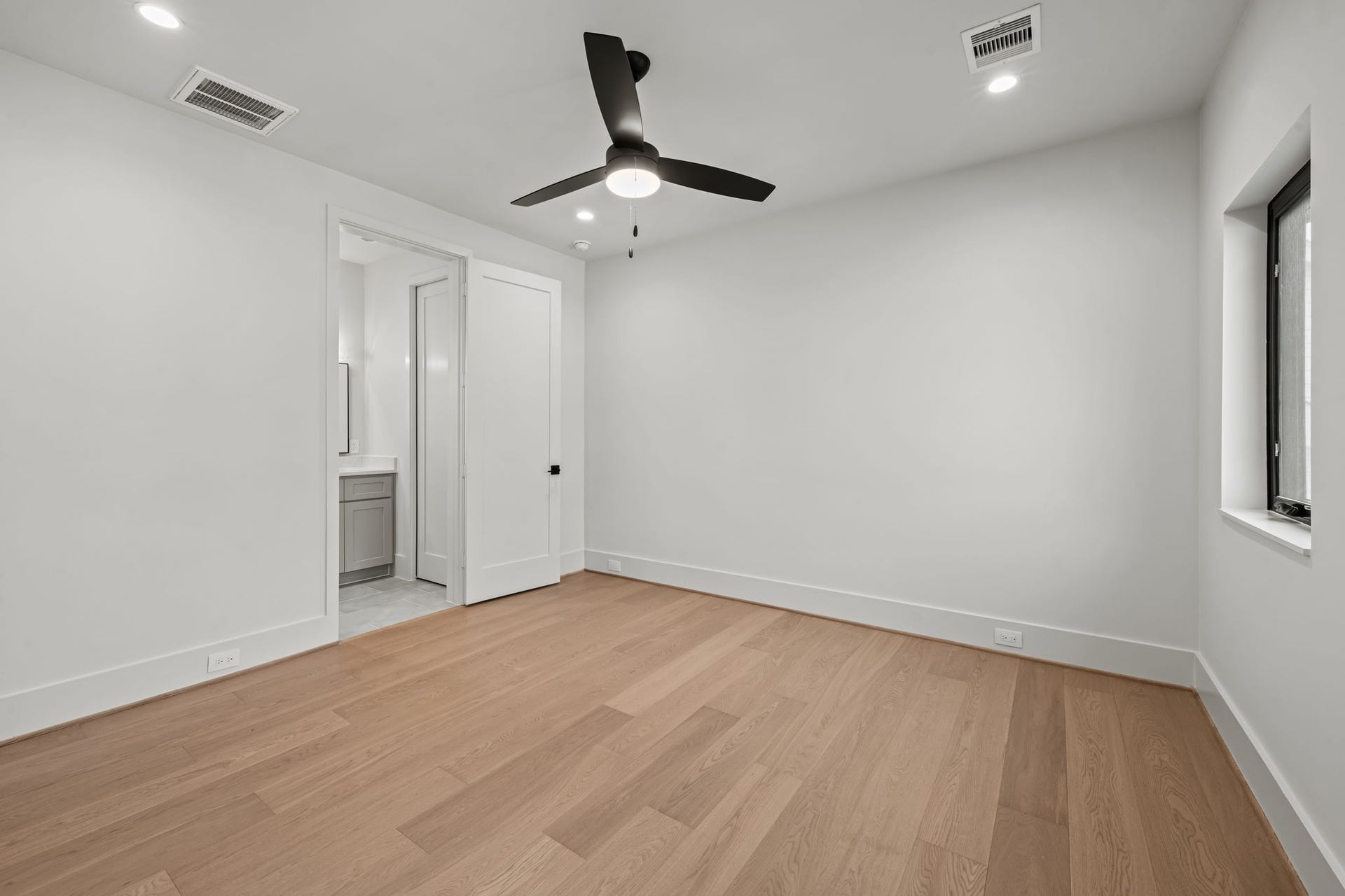 5409 Chevy Chase, #D, Houston, TX 77056 Third-floor secondary bedroom #1.