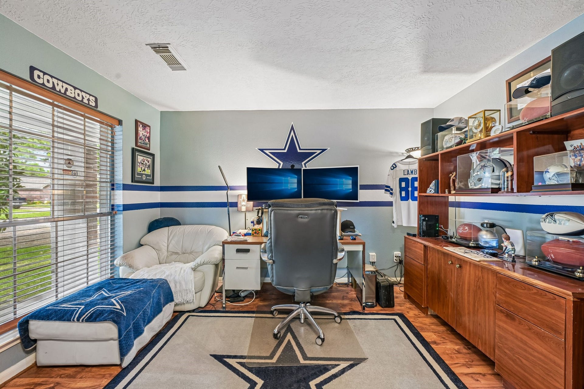 14219 Cypress Ridge Drive, Cypress, TX 77429 Home office for the Cowboys fans