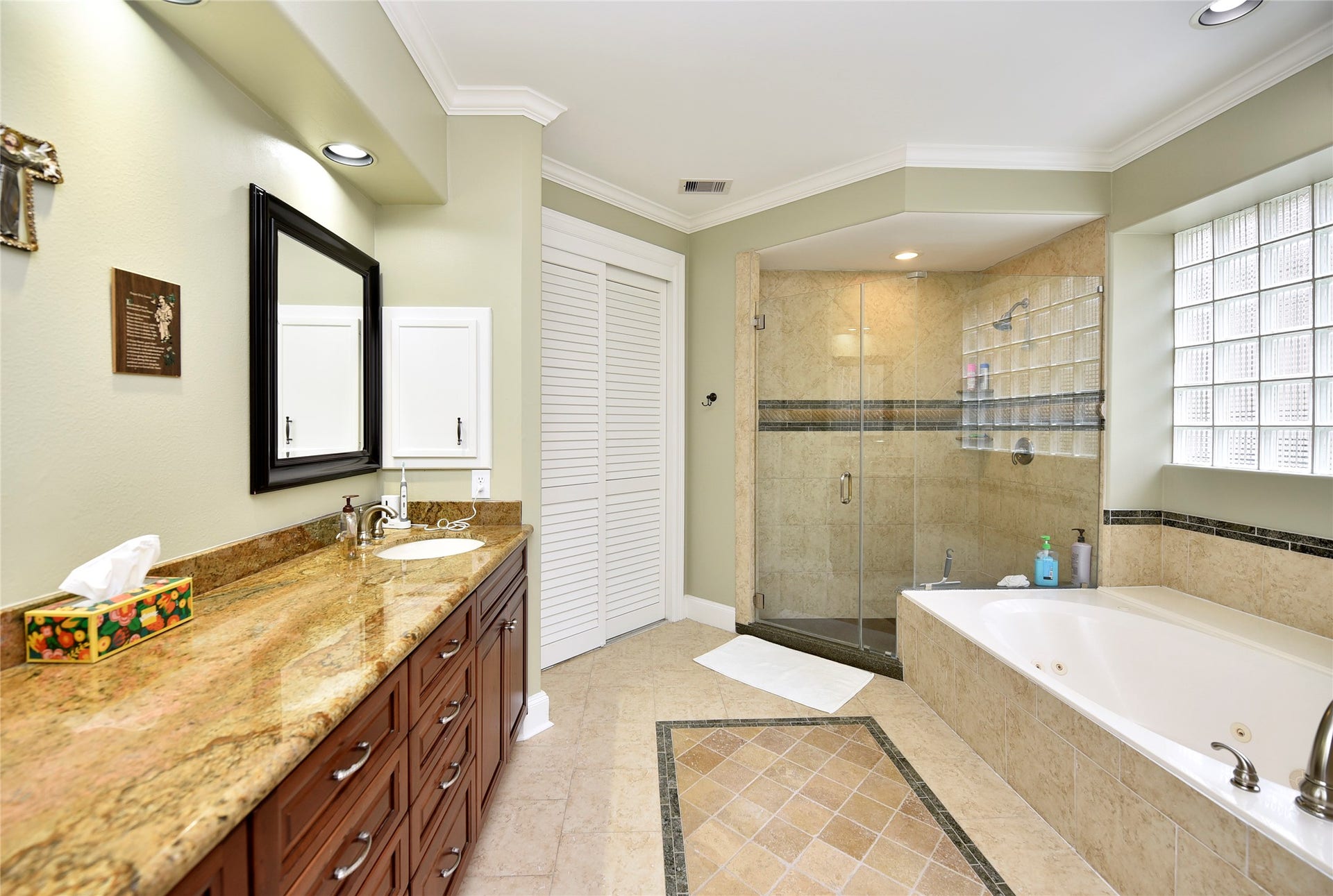 3315 Meadowside Drive, Sugar Land, TX 77478 3315 Meadowside Drive, Sugar Land, TX 77478