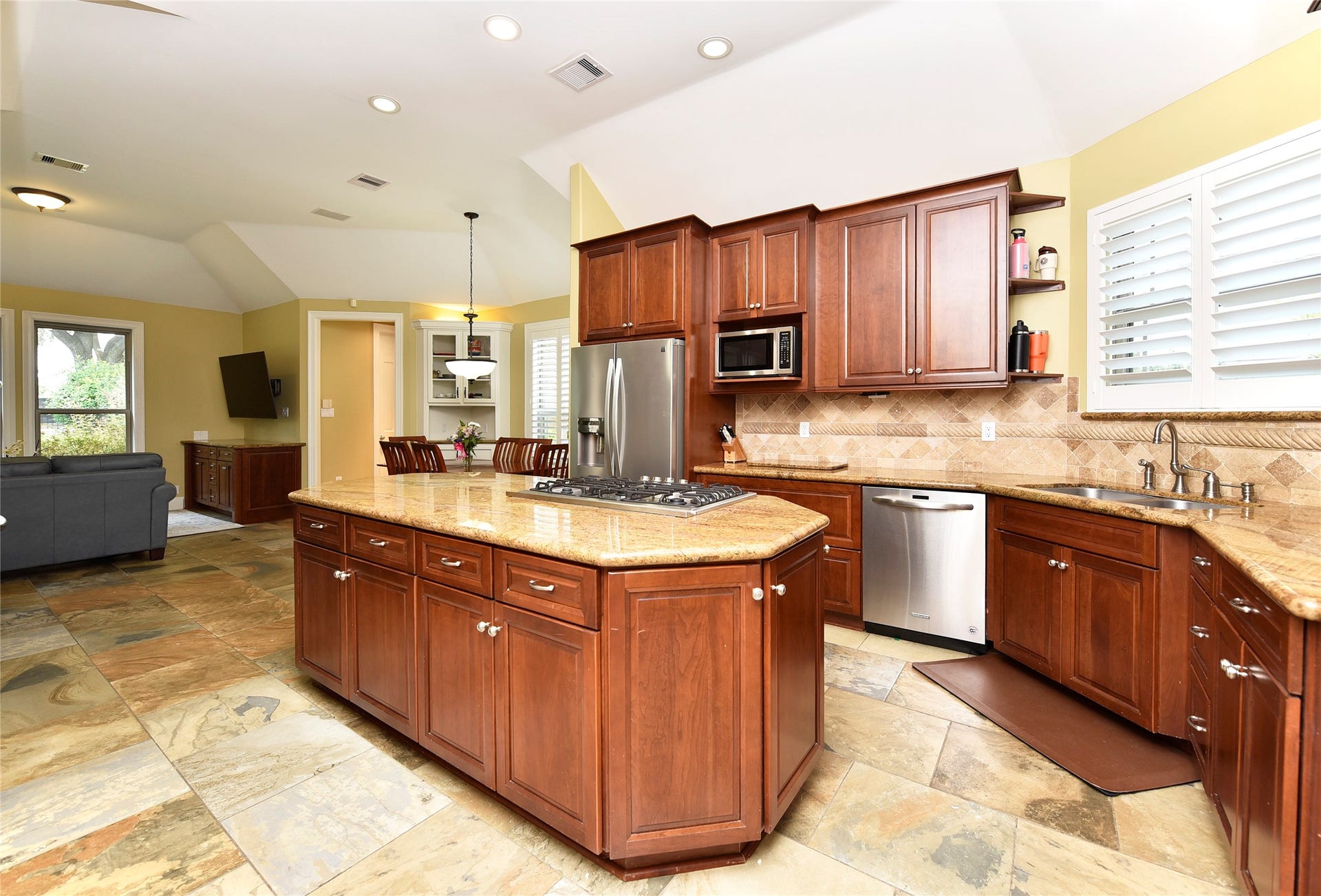 3315 Meadowside Drive, Sugar Land, TX 77478 3315 Meadowside Drive, Sugar Land, TX 77478