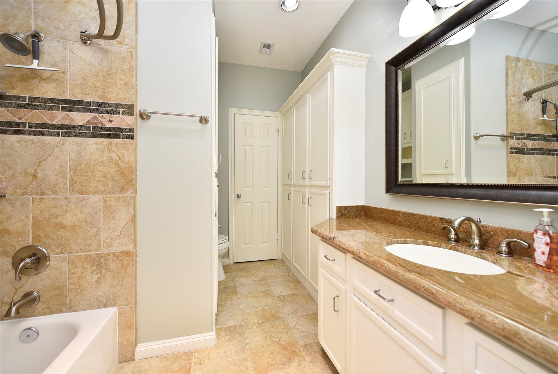 3315 Meadowside Drive, Sugar Land, TX 77478 3315 Meadowside Drive, Sugar Land, TX 77478