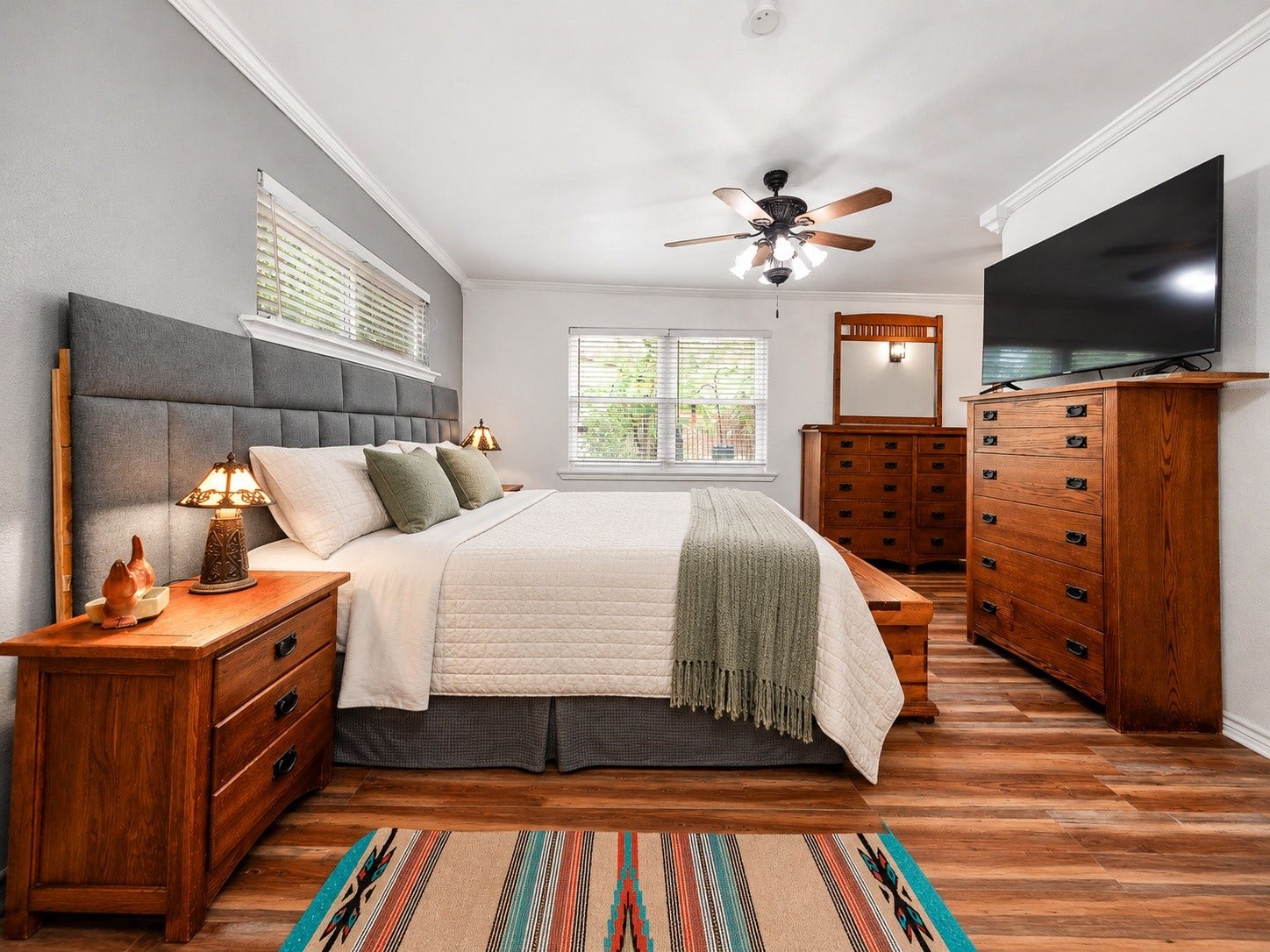 115 S Yaupon Street, Lake Jackson, TX 77566 Primary bedroom with ceiling fan and plenty of space for bedroom furniture.