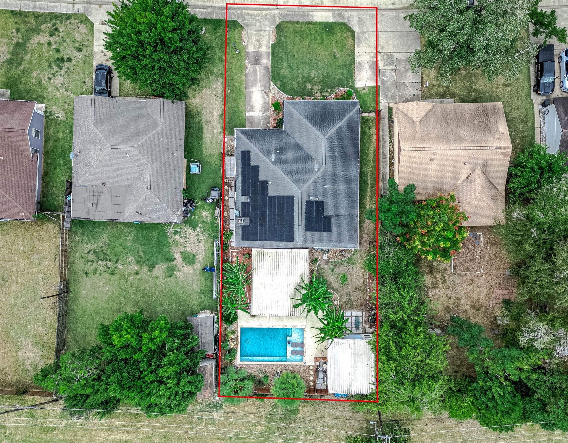 115 S Yaupon Street, Lake Jackson, TX 77566 Overhead view showing the deep lot, pool and shed.