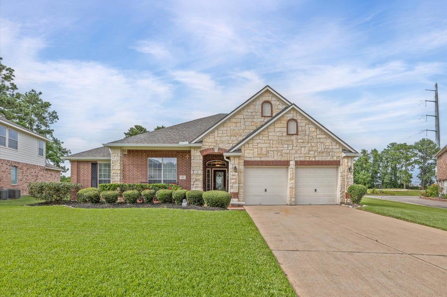Property photo for 7502 Heron Lakes Drive, Houston, TX