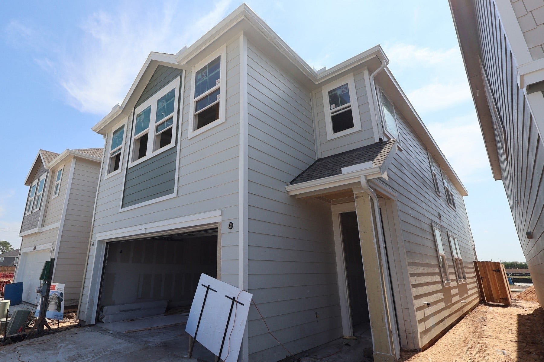 4506 Leon Meadow Lane, Houston, TX 77048 Two-story home with 4 bedrooms, 2.5 baths and 2 car garage