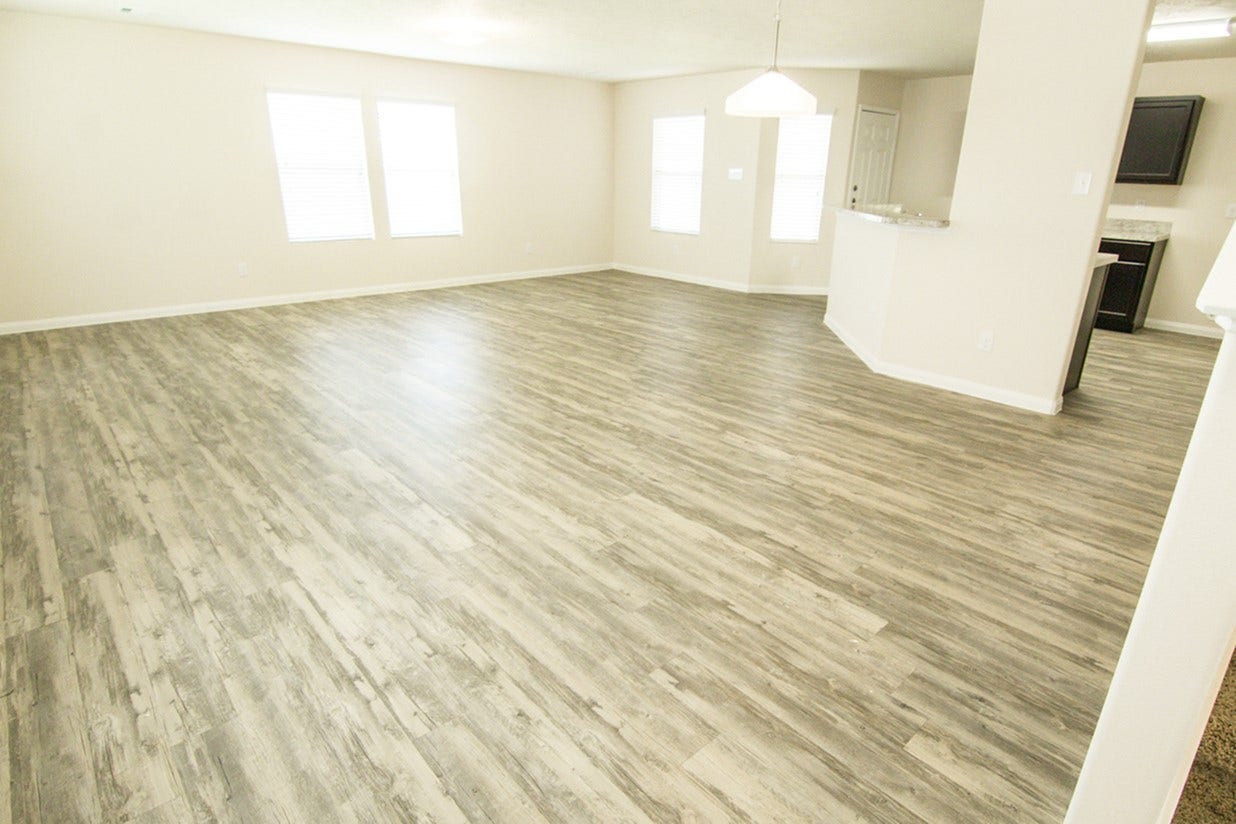 956 River Sage Court, La Marque, TX 77568 Photos may be representative of the floor plan and not the exact home. Finishes, layout, and features of the actual property for lease may vary.