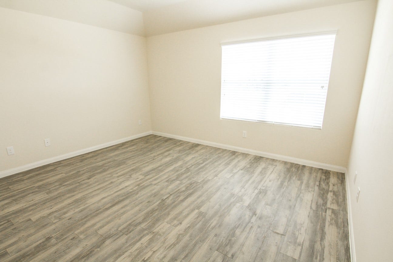 956 River Sage Court, La Marque, TX 77568 Photos may be representative of the floor plan and not the exact home. Finishes, layout, and features of the actual property for lease may vary.