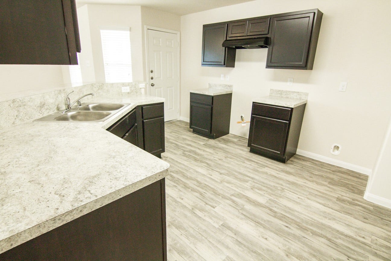 956 River Sage Court, La Marque, TX 77568 Photos may be representative of the floor plan and not the exact home. Finishes, layout, and features of the actual property for lease may vary.