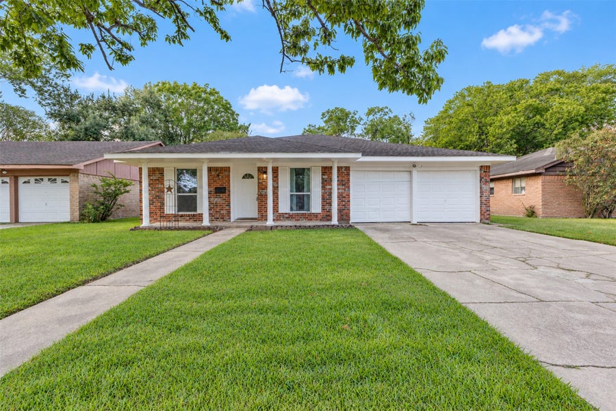 Property photo for 971 Wavecrest Lane, Houston, TX